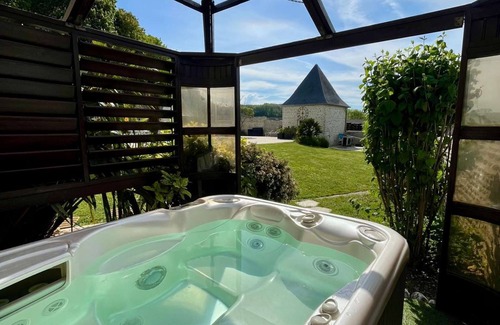 Saint-Come-de-Fresne Apartment | L'Agapanthe, with pool access and jacuzzi