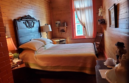 Saint-Marcel Bed & Breakfast | L'ancien Presbytère de St-marcel, une Évasion entre Forêts et Montagnes