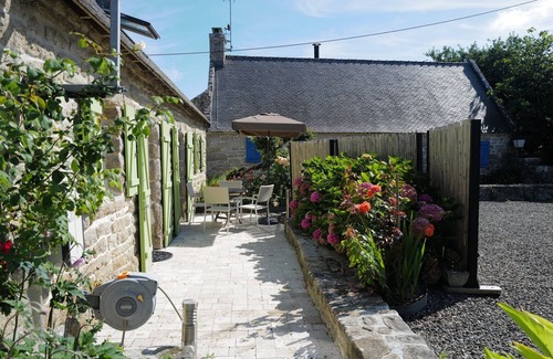 Plomeur House | L'annexe de La Torche Penty en Pierre Rénové Avec Élégance