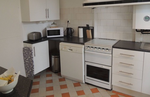 Limoux Apartment | L'Appartement Cour, pretty and spacious with private courtyard in Limoux centre