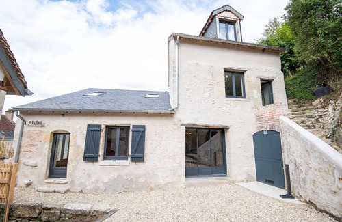Charge Cottage | L'Aruine - Superb semi-troglo gîte - 6pers