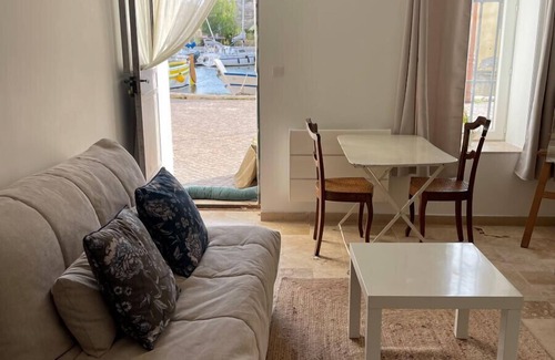 Martigues Apartment | L'Atelier, studio au petit port de Martigues