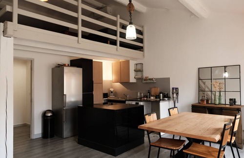 Quartier Administrations Apartment | L'Atelier Violette, 1 bedroom with A/C