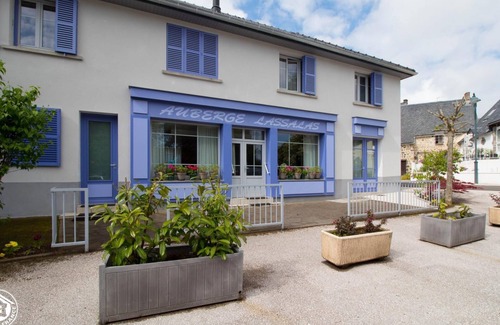 Vernines House | L'auberge + Entre Lacs et Volcans