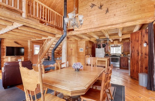 Mandeville Ski Chalet | "L'Autentique, four-season log cabin