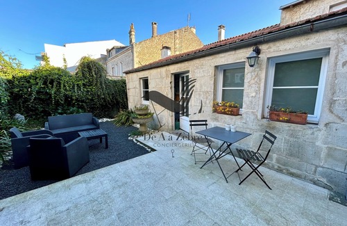 Rochefort Apartment | L'AUTHENTIQUE 4 Located in the town center opposite the thermal baths