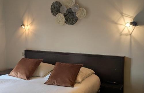 Beaumont-le-Roger Hotel | L'Authentique