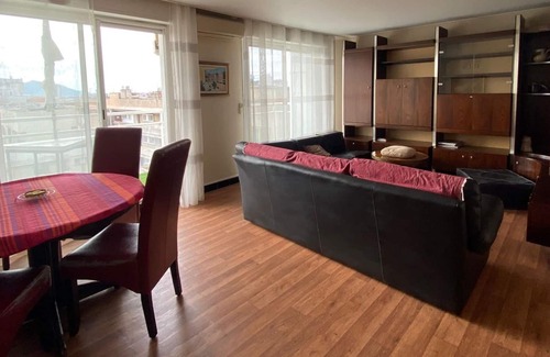 Baille Apartment | 'L'Authentique' Large family apt Baille