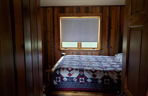 Clinton Cabin | L Diamond E Guest Cabin #1 Rural luxury close to everything.