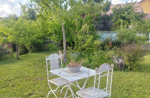La Batie-Neuve Apartment | L'Ecrin is a 3-star furnished tourist accommodation.