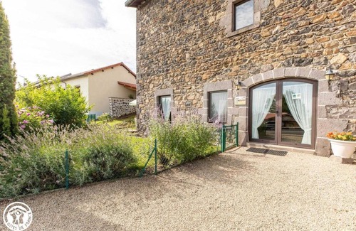 Chanat-la-Mouteyre House | L'ecurie DE Chez Viallard