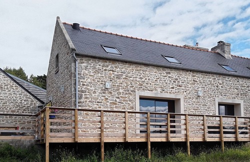 Cleder Cottage | L'écurie Kerdoel* Unusual and artistic eco-lodge