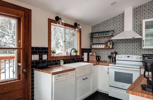 Lac-des-Seize-Iles Ski Chalet | L'eden des Seize-Iles CITQ303186 Family cottage on the aerobic corridor