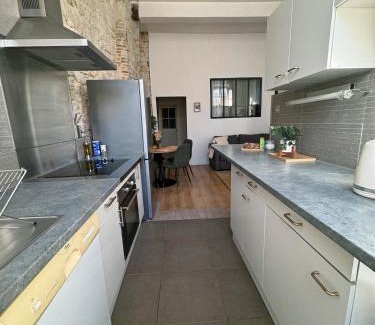 La Celle-sous-Gouzon Apartment | L Effronté - Douillet en cœur de ville - WiFi