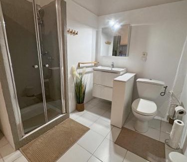 La Celle-sous-Gouzon Apartment | L Effronté - Douillet en cœur de ville - WiFi