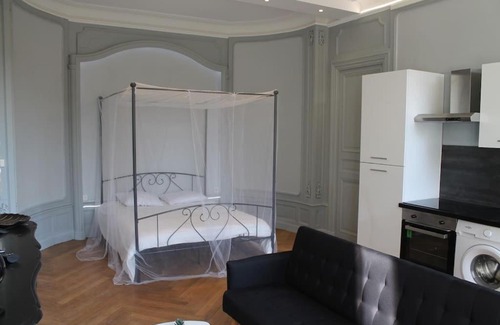 Annonay Apartment | L'Elysée graphite
