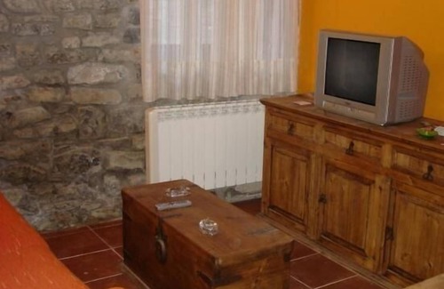 Castiello de Jaca Cottage | L'Englata house for 12 people
