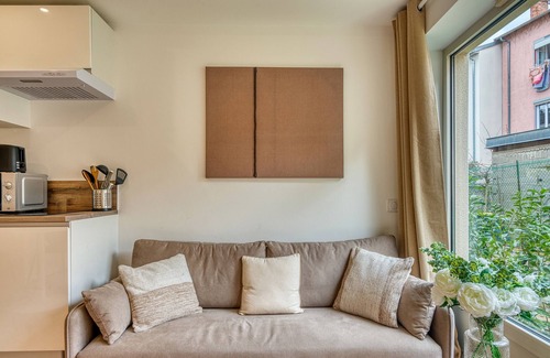 Oullins Apartment | L’Epicéa - RDJ duplex, proche métro+hôpital