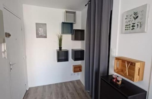Faubourg-Raines Apartment | L'Escale, À proximité immédiate de la gare