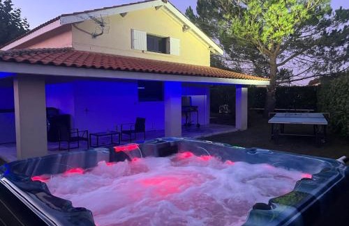 La Lande-de-Fronsac House | L Escale Girondine avec son spa, son sauna et sa piscine privative