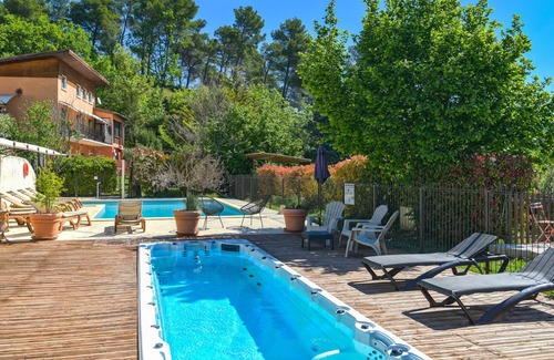 Villelaure Cottage | L'Escale - private Jacuzzi loft and hammam