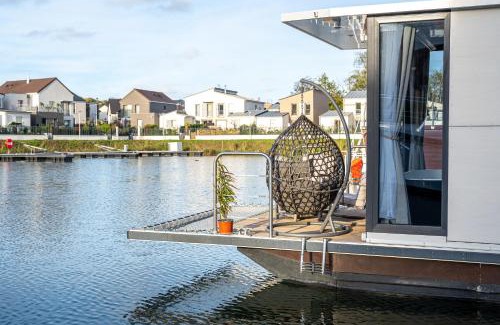 L'Isle-Adam Boat Rental | L'Escale Royale L'Isle Adam Port - Oise
