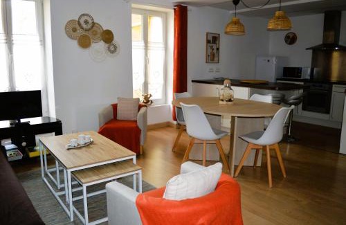 Luc-sur-Mer Apartment | L'escapade - Logement les pieds dans l'eau à Luc
