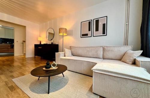 Saint-Laurent Apartment | L'Havre luxueux de la cité Ardente - Central