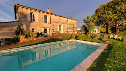 Cadillac-en-Fronsadais Bed & Breakfast | L'HERMITAGE D'ALIENOR