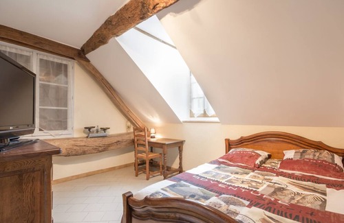 Lantilly House | l'Hirondelle the countryside in burgundy with swimming pool