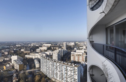 Bourg-l'Eveque Apartment | L'HORIZON - Appartement grand confort et vue sublime + parking