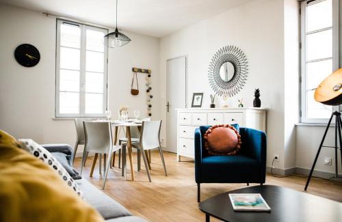 Fontenay-le-Comte Apartment | L'intemporel/T2 lumineux rénové et équipé/centre ville