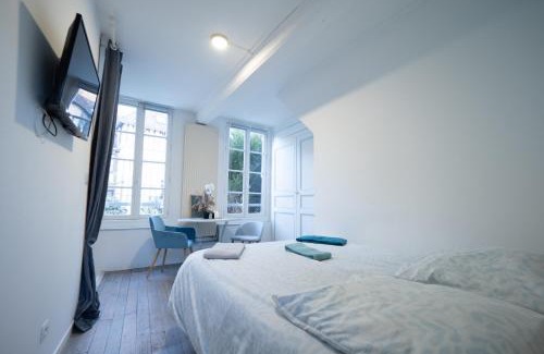 Old Town Apartment | L'Oiseau De La Cathédrale - Calme - Jardin - Wifi