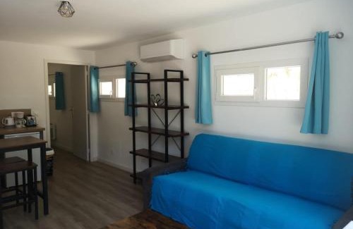 Saint-Mitre-les-Remparts Apartment | L'Olivier