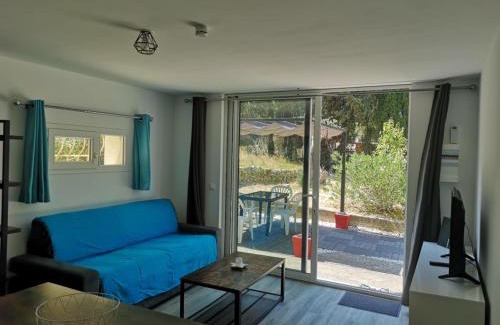 Saint-Mitre-les-Remparts Apartment | L'Olivier