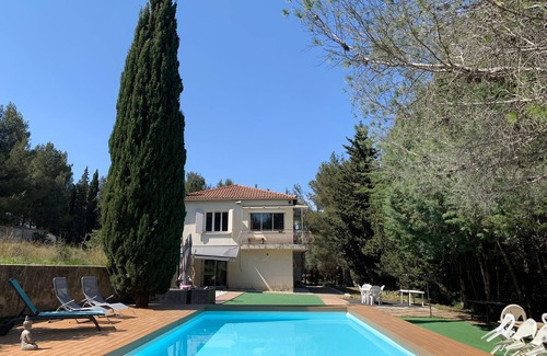 Saint-Mitre-les-Remparts Apartment | L'Olivier : T2 in lower villa