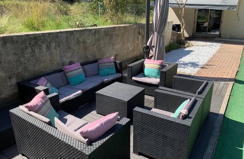 Saint-Mitre-les-Remparts Apartment | L'Olivier : T2 in lower villa