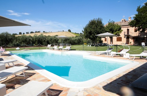 Bettolelle Apartment | L'Olivo, app in a typical villa with swimming pool 7 km from the sea, Senigallia, Marche