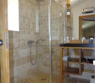 Serignac House | L'Oratori : chambre l'Authentique