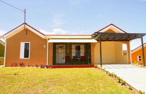 Falmouth House | L&V's Paradise Vacation Home with pool & gym 2