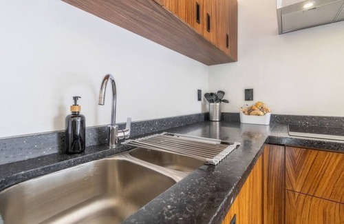 Zona Rosa Condo | L201 New Apt 1 Bdrm 1 Bath Fits 6 AC Rooftop