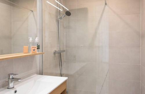 Saint-Laurent-du-Var Apartment | L43 Suite Maurice sea view 6Pax/Terrace,Parking,AC