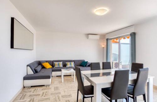 Saint-Laurent-du-Var Apartment | L43 Suite Maurice sea view 6Pax/Terrace,Parking,AC