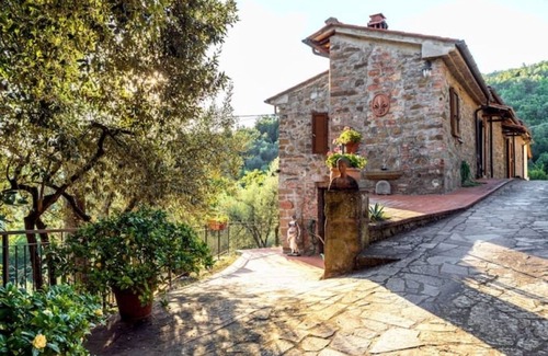 Loro Ciuffenna Villa | La Bandita: Tuscan Elegance on the Wine Road