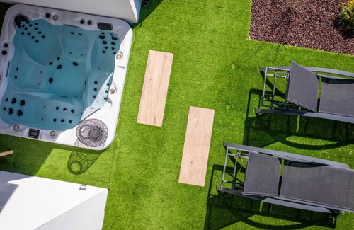 Leojac Villa | La Bellevue with SPA - Aircon