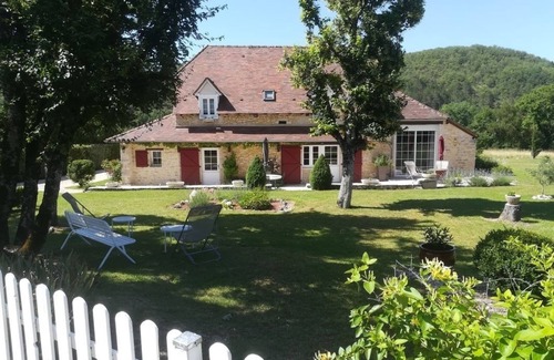Vaillac Cottage | La Bergerie de Laura, stone house with private swimming pool classified 4*