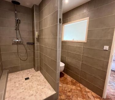 Malataverne Bed & Breakfast | La Bergerie des Amandiers Chambres et Table d'Hôtes
