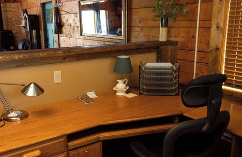 Fort Garland House | La Blanca Vista Lodge-Epic Mt. Blanca Views, Minutes from Mtn. Home Reservoir!