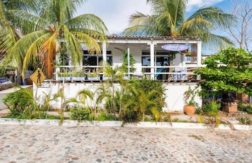 Santa Maria Huatulco House | La Bocana Surf House