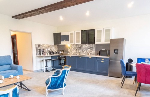 Jonzac Apartment | LA BUANDERIE - Large two-bedroom apartment, luxurious appointments!